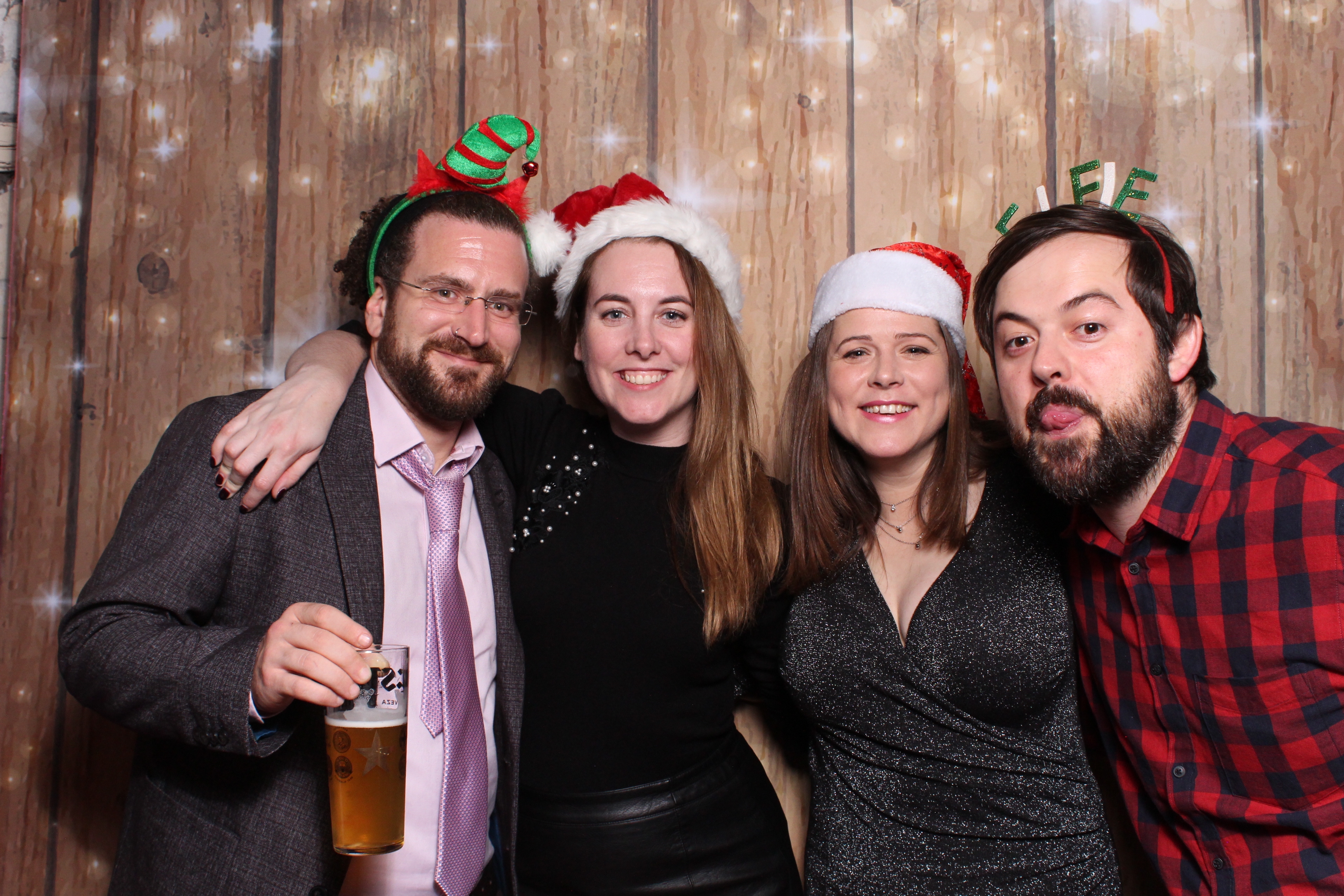 Tes Christmas party  | View more photos from the event at gallery.magicimages.uk/u/MagicImages/Tes-Christmas-party